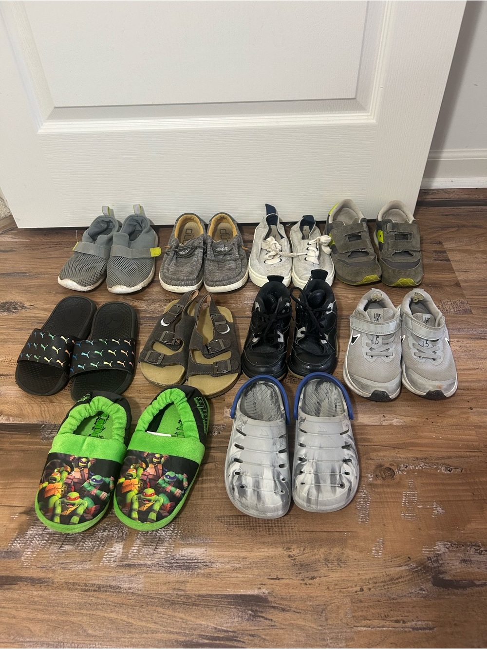 10 Pairs of shoes 9c-12c